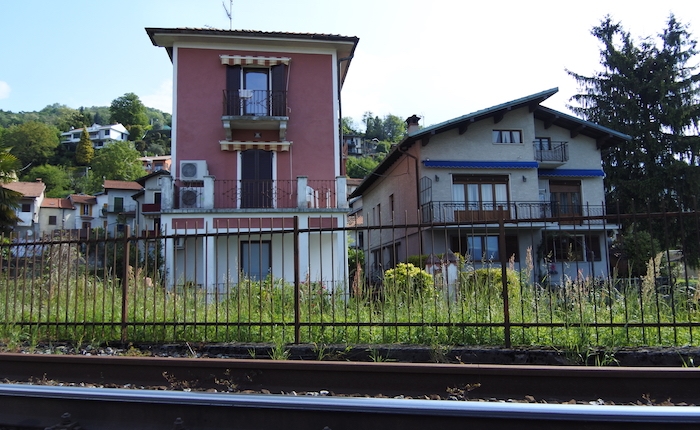 AlpTransit: non solo a Colmegna, crepe anche in alcune case e negozi di via Voldomino a Luino