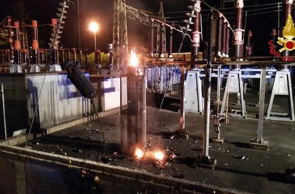 Cuvio, nella notte corto circuito in una centrale di trasformazione. Abitanti svegliati da uno scoppio