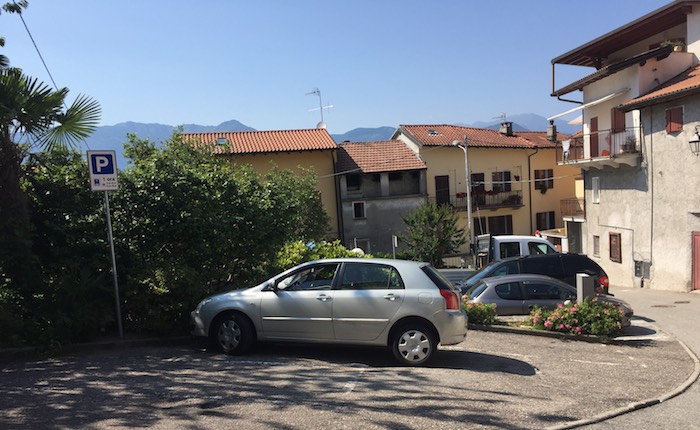 Disco orario sì, disco orario no: un problema per i residenti del centro di Brezzo di Bedero