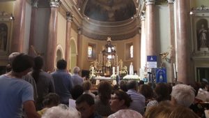 Luino, una folla accoglie la statua della Madonna Pellegrina di Fatima. Le foto