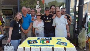 Torta e festeggiamenti per lo Juventus Club Luino, ecco i numeri vincenti della lotteria