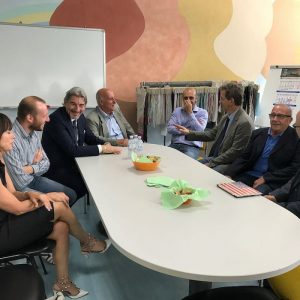 Il presidente Cattaneo visita la Ratti: "Occorre un piano di defiscalizzazione per il lavoro straordinario"