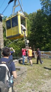 Rimangono in bilico sulla funivia a Curiglia, tratte in salvo una decina di persone