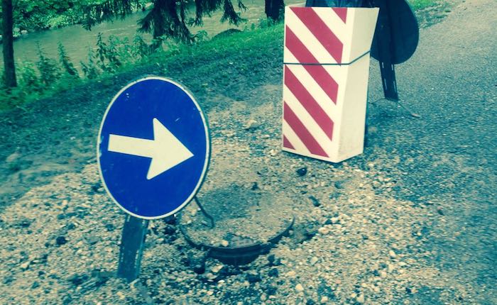 Collettore otturato in strada, case allagate a Brissago Valtravaglia. Problemi risolti, ora monitoraggio