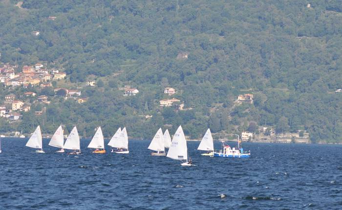 La vela e la classe Dinghy protagonisti a Luino: il lago Maggiore incorona vincitori e partecipanti