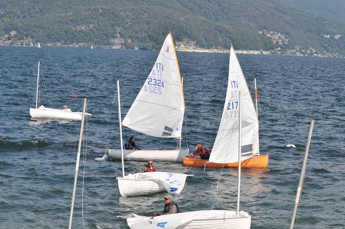 La vela e la classe Dinghy protagonisti a Luino: il lago Maggiore incorona vincitori e partecipanti