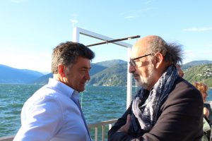 Sfida all'ultima vogata sul lago Maggiore, grande successo per il "Palio in Divisa"