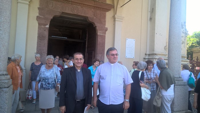 L'arcivescovo Delpini inizia il suo pellegrinaggio dal decanato di Luino
