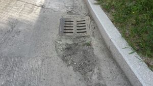 "Rischi continui in via Brughiere per scooter e auto, da ottobre un cantiere aperto"