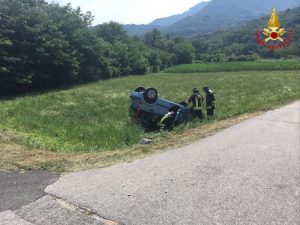 76enne si ribalta in auto a Casalzuigno, al Pronto Soccorso in codice giallo