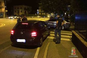 Sabato notte controlli della Polizia di Luino: denunciate 4 persone, ritirate 6 patenti