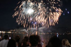 Migliaia gli spettatori a Lavena Ponte Tresa per i fuochi d'artificio, un grande successo (Foto © Davide Boldrini)