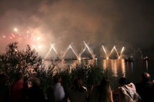 Migliaia gli spettatori a Lavena Ponte Tresa per i fuochi d'artificio, un grande successo (Foto © Davide Boldrini)
