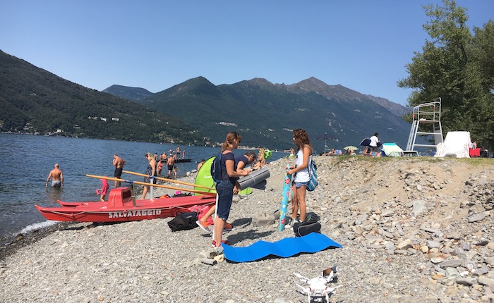 Il grande lavoro dei bagnini al Parco Giona di Maccagno tra salvataggi in acqua ed interventi in spiaggia