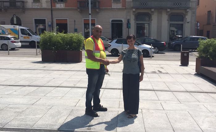 Le fotografie della pulizia in piazza Libertà dopo il 