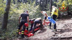 Cade in bici nei boschi di Marzio, 40enne finisce in codice giallo al Pronto Soccorso