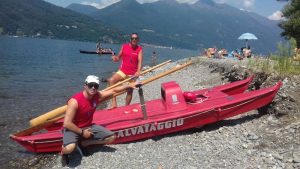 Il grande lavoro dei bagnini al Parco Giona di Maccagno tra salvataggi in acqua ed interventi in spiaggia