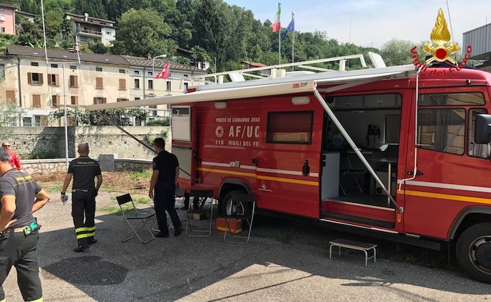 Riprese sul fiume Tresa le ricerche dell'uomo scomparso ieri