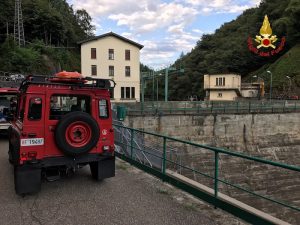 Ancora senza esito le ricerche del 63enne sul fiume Tresa, si riprenderà domattina
