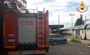 In fiamme vagone di un treno a Gallarate, passeggeri evacuati