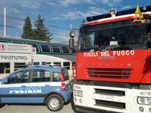 In fiamme vagone di un treno a Gallarate, passeggeri evacuati