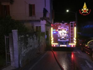 Nella notte incendio in una casa Brissago Valtravaglia. Edificio inagibile