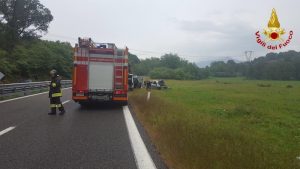 Si ribalta in macchina sulla Vergiatese, ferito un 20enne