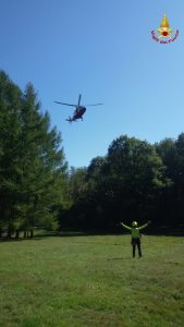 Cade al Campo dei Fiori, donna salvata dai soccorritori