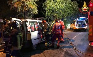 Incidente a Luino, furgoncino contro guard rail in via Lugano. 52enne in Ospedale