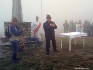 Festa degli Alpini di Luino sul monte Cadrigna, oltre 100 le persone presenti