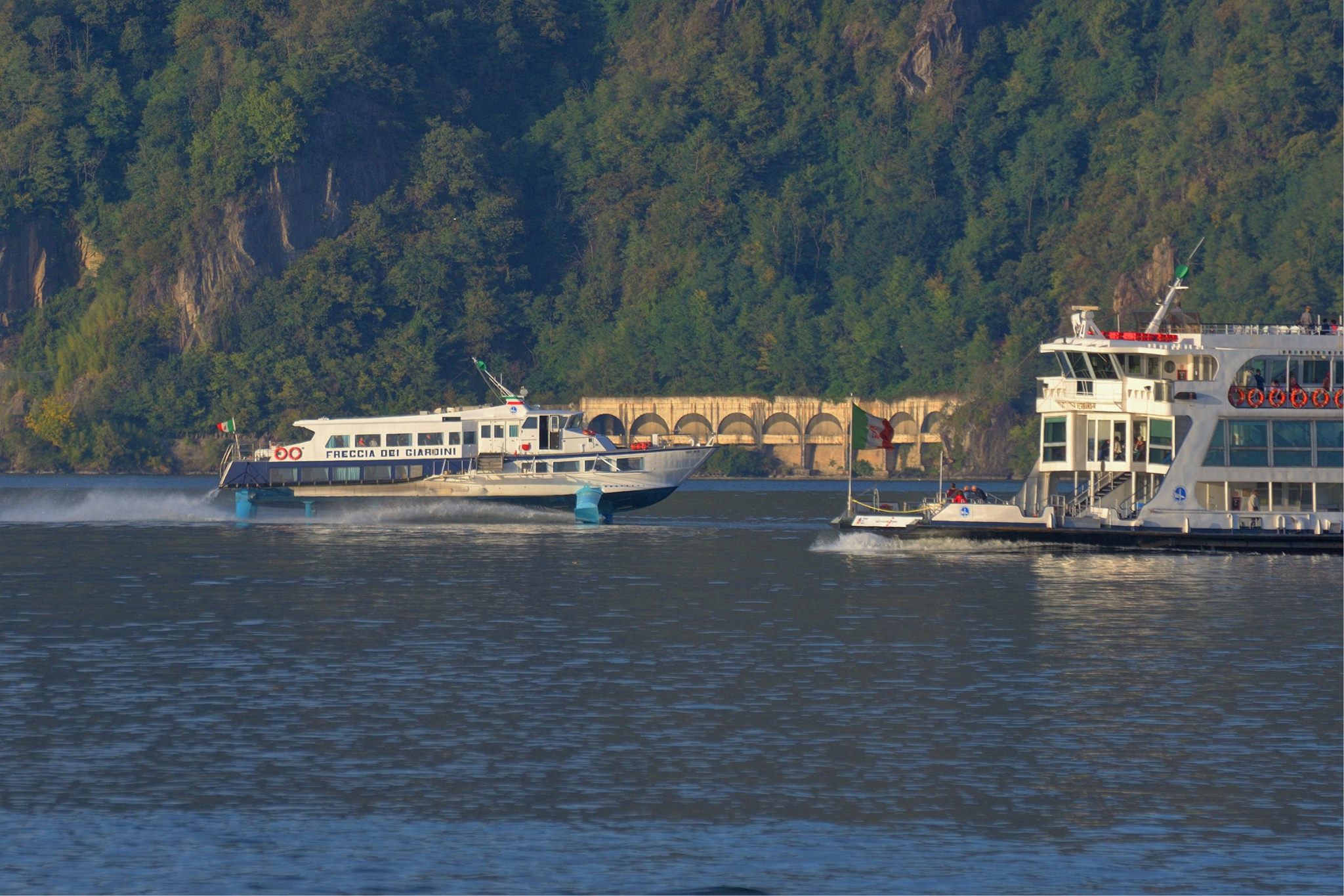 "Traffico sul lago Maggiore", la foto è di Ivano Aglieri
