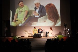 Premio Chiara alla Carriera, Valerio Massimo Manfredi ammalia il Teatro Sociale di Luino