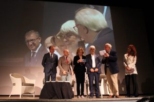 Premio Chiara alla Carriera, Valerio Massimo Manfredi ammalia il Teatro Sociale di Luino