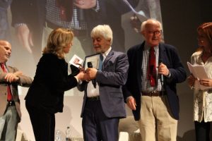 Premio Chiara alla Carriera, Valerio Massimo Manfredi ammalia il Teatro Sociale di Luino