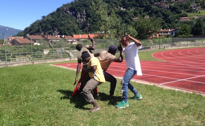 Maccagno, teatro e sport come mezzo di socializzazione e avvicinamento tra culture per i migranti