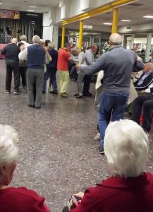 Festa dei Nonni a Cuveglio, oltre cento partecipanti tra balli ed allegria