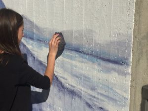 Germignaga, il murale dei ragazzi delle Scuole Medie regala un nuovo volto all'istituto