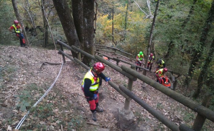 Cade alle cascate di Ferrera, 57enne messo in salvo dal Soccorso Alpino