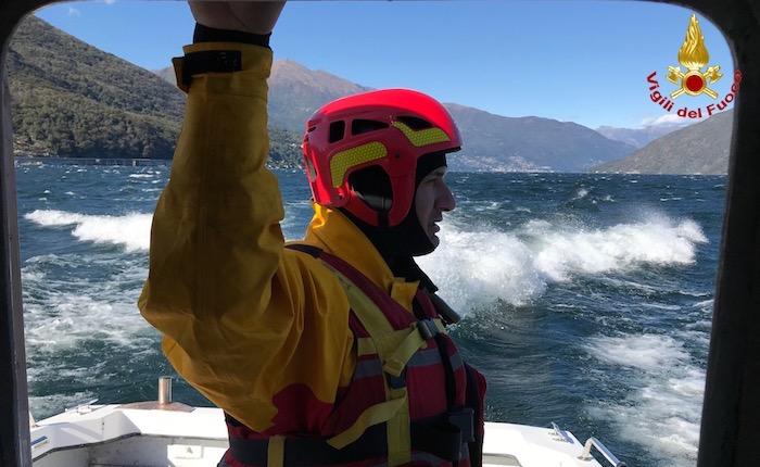 Forte vento, salvato un altro kitesurfista in balia delle onde a Maccagno