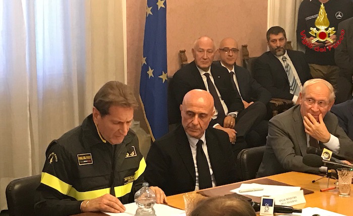 Incendio Campo dei Fiori, anche oggi operazioni senza sosta. Domani aumento del personale