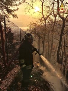 Incendio Campo dei Fiori, situazione in miglioramento