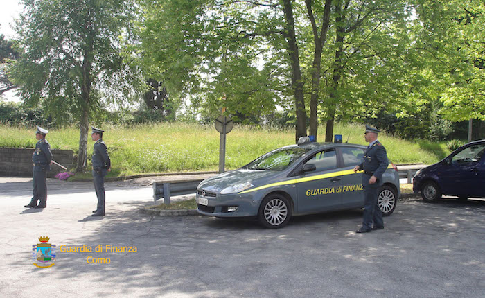 Traffico di stupefacenti, in arresto quattro persone al confine. Sequestrati 8kg di marijuana