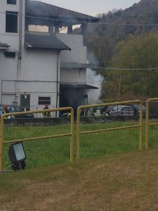 Incendio a Mesenzana, intervengono i Vigili del Fuoco. Si segnalano lunghe code