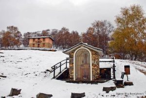 Veddasca, scende la neve a Monterecchio. Imbiancato anche il monte Cadrigna