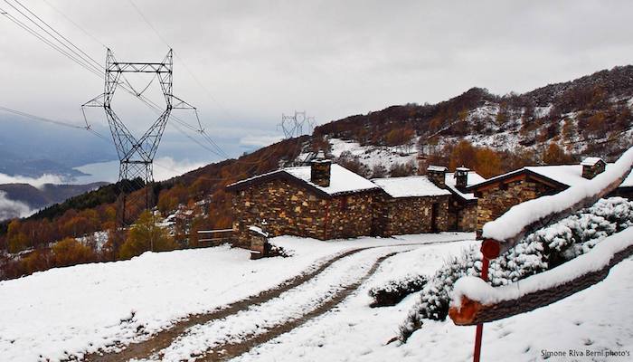 Veddasca, scende la neve a Monterecchio. Imbiancato anche il monte Cadrigna