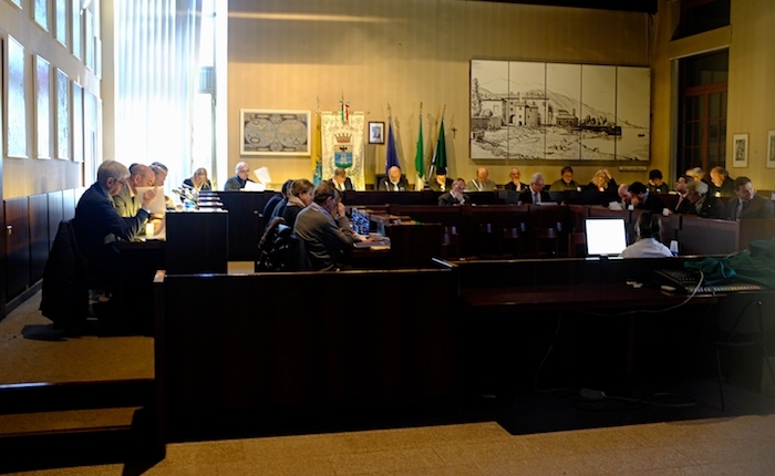 Luino, bisogna invertire il trend: preoccupanti i dati su industria, commercio e turismo