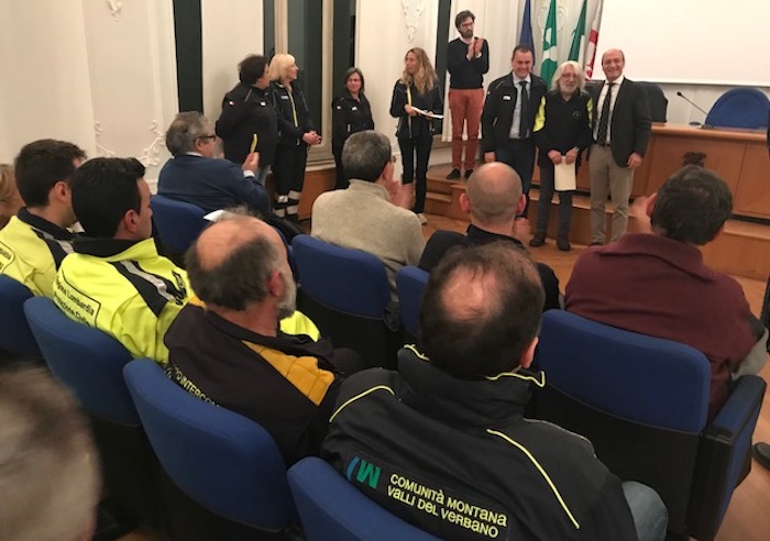 Incendio Campo dei Fiori, consegnati gli attestati di riconoscimento ai volontari della Protezione Civile