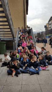I bambini della scuola di Creva insieme per la merenda autunnale, occasione per stare insieme