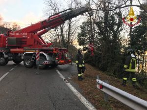 Due incidenti in poco tempo a Brezzo di Bedero. Un 23enne ed un 19enne finiscono in Ospedale