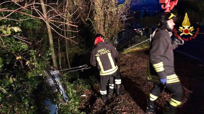 Due incidenti in poco tempo a Brezzo di Bedero. Un 23enne ed un 19enne finiscono in Ospedale